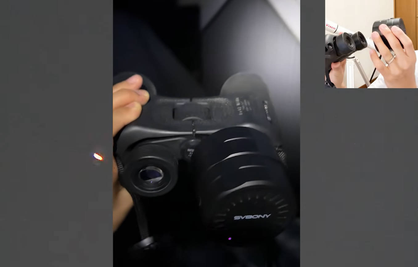 双眼鏡の片目にSC002を装着した状態