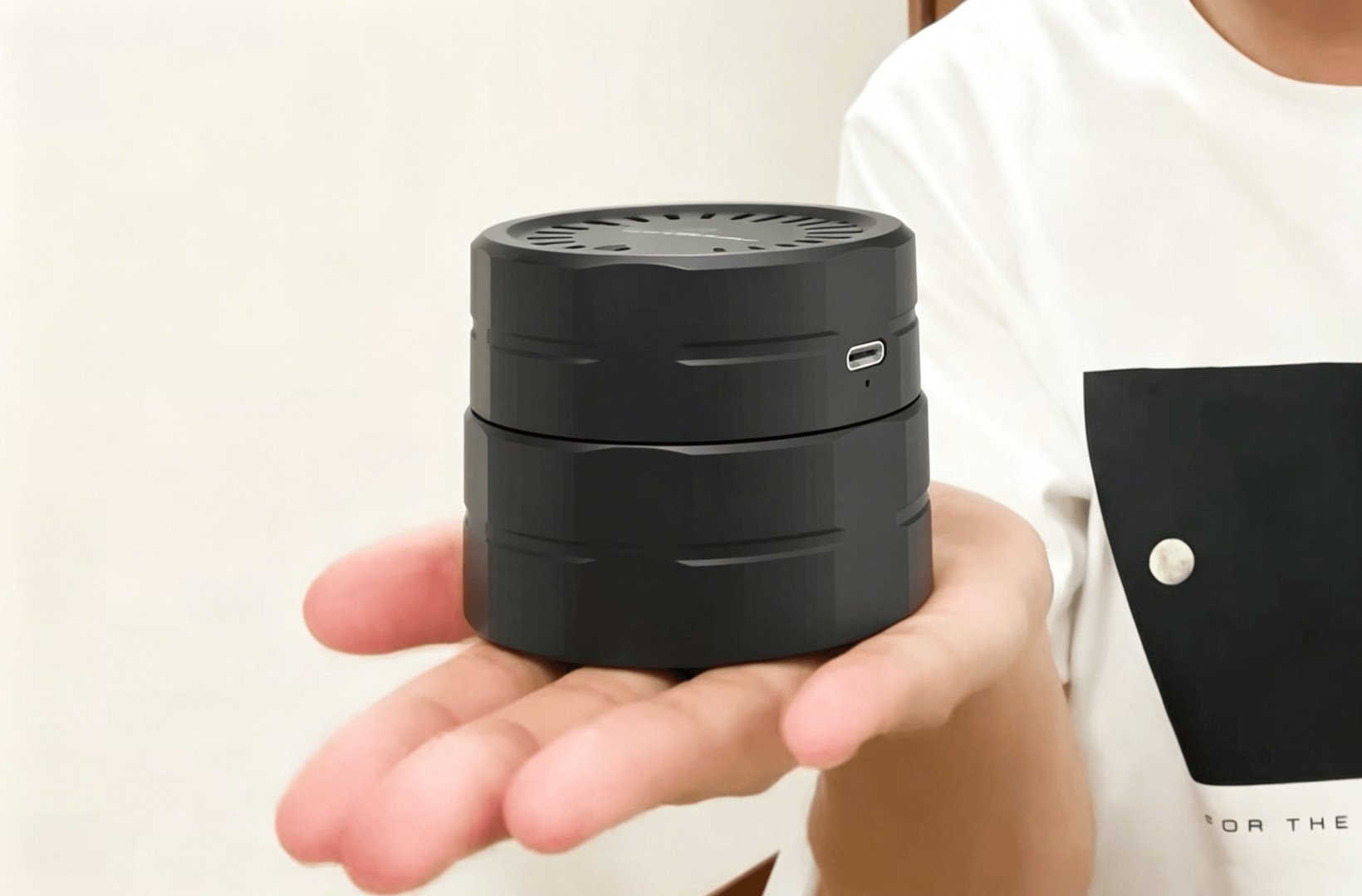手のひらサイズのSC002本体